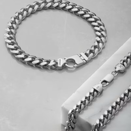 Choosing the Right Jewelry for Sensitive Skin